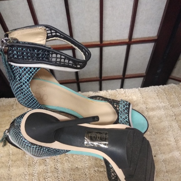 Shoes - Picture 2 of 3